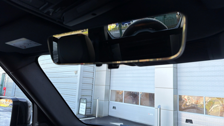 Land Rover Defender 2.0 P300 SE 90 3dr Auto Petrol Estate